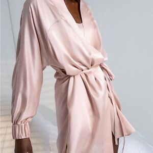 Lunya Women's Robe Washable Silk in Delicate Pink Size M NWT